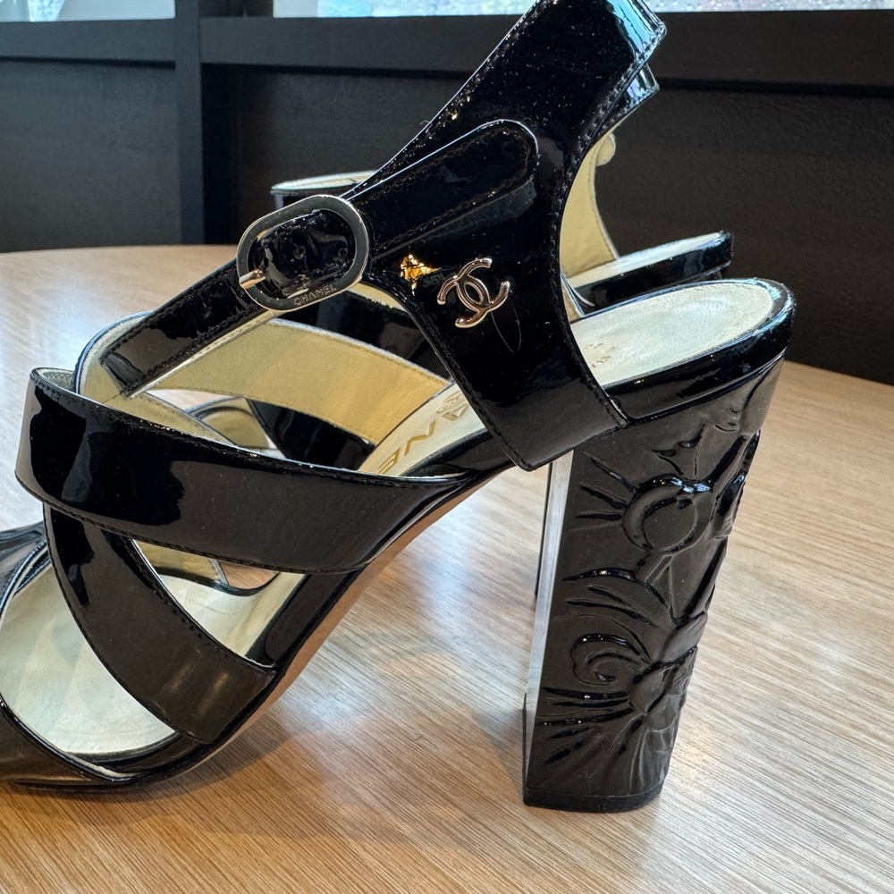 CHANEL Black Patent Leather High-Heeled Sandals - Picture 4 of 8